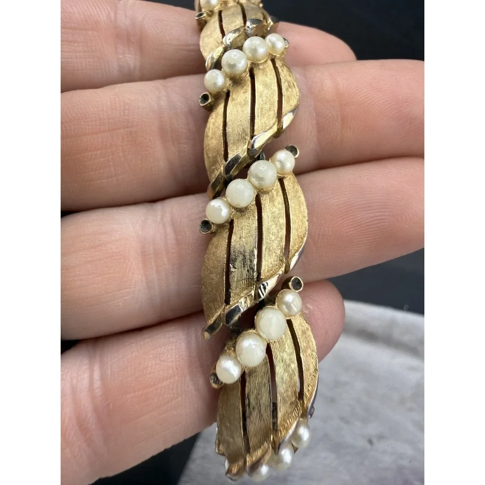 Vintage Trifari Bracelet‎ Faux Pearls Gold Tone 7